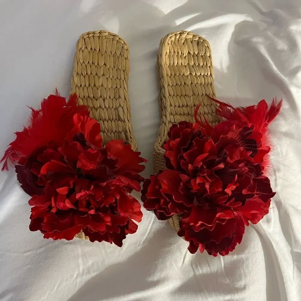 Red Flower Basket Weave Slip On Sandals sz 9 EUC